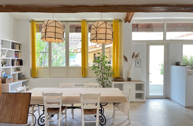 Lavender, Luberon view, swimming pool, AC : Villa Mas de l'Olivier 4*