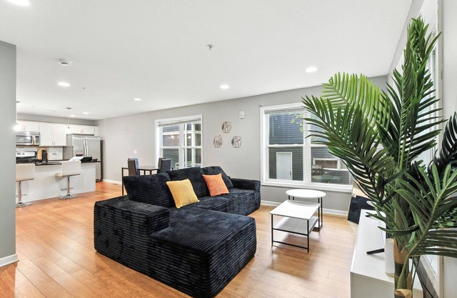 Lavish 3Bed 3Bath Condo in Uptown