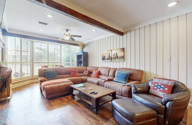 Lavish All-Suite w/Tennis Courts: Near Pool, Golf