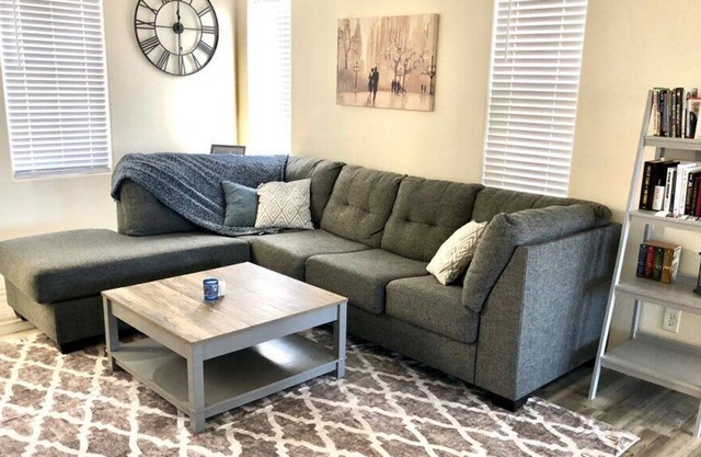 Lavish Monthly Stay w/ two En Suites 10 minute from Las Vegas Blvd