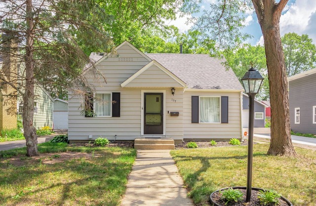 Lavishly Renovated Family Friendly Home for You!