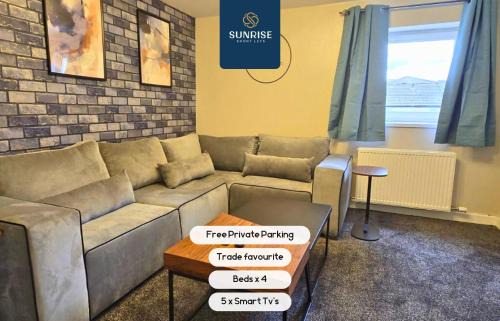 LAW 1 - INVOICE and REDUCED PRICE are only by SUNRISE SHORT LETS DUNDEE, 4 Rooms, 4 Beds with TV's and Fans, BRAND NEW FURNITURE, FRESHLY REDECORATED Rooms, Free Private Parking, Fully Equipped, Group Favourite, 5 mins TO CENTRE - Long Stays