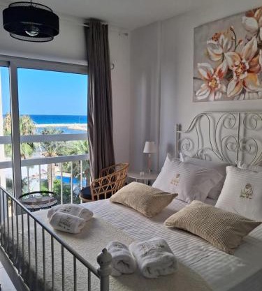 Lazuli Sea View & Pool Studio 303
