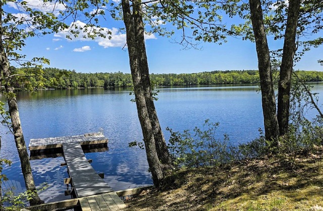 LAZY ACRES COTTAGE | LAKEFRONT | 2 Bed, 1 Bath