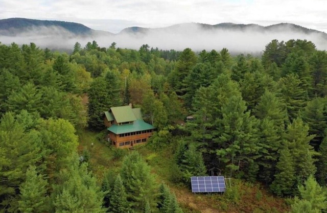 Lazy Moose Lodge w/Panoramic Mountain Views and Hot Tub