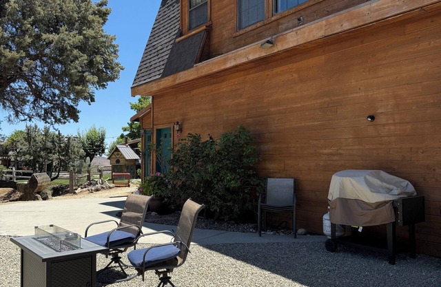 Lazy Pine Ranch-Quiet or Outdoor Adventure Getaway that includes Wi-Fi and AC