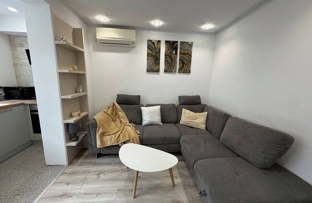 Lazzuro 7 apt.