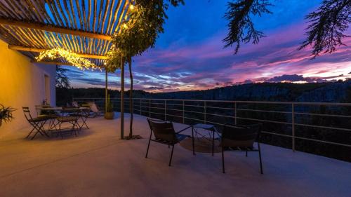 Le 180 à Balazuc - Vue exceptionnelle sur les Gorges de l'Ardèche & Jacuzzi