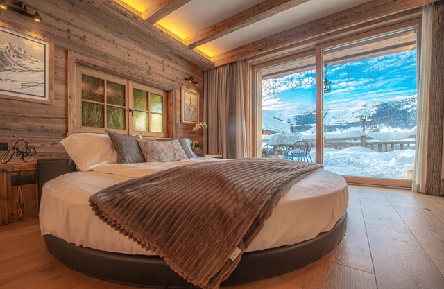 'Le Chalet Suite' with mountain view, private terrace and Wi-Fi