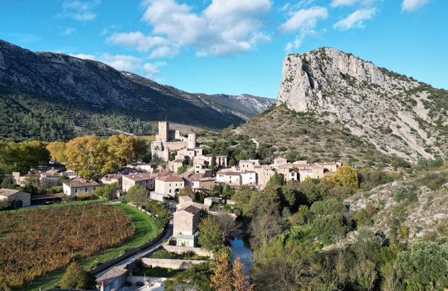 Le Garrel, 5-bedroom studio, pool, garden, free parking.