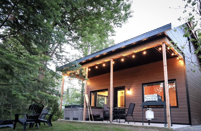 Le Geai Bleu Chalet au Bord de L'eau Avec spa