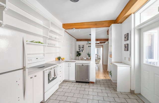 "Le Laurier" - Mile-End Retreat, 3bdrs - sleeps (8)
