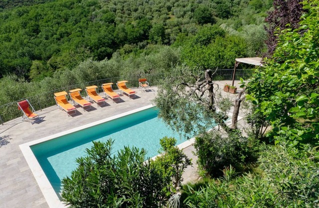 Le Maggioline: Tuscan Villa with Pool & Stunning Views. Sleeps 12, Near Florence