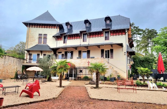 LE MANOIR- CLUNY