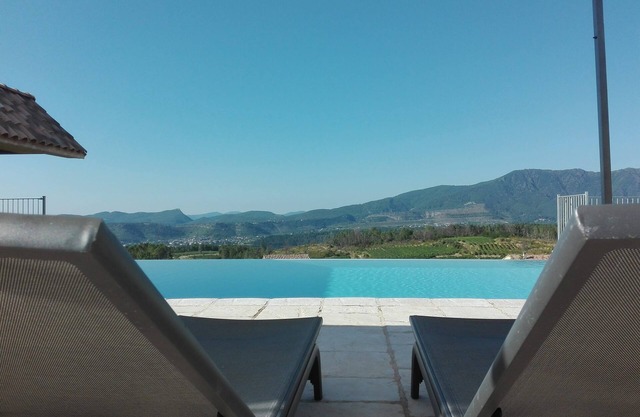 Le Mas de Vignal, gîte for 2 people, infinity pool