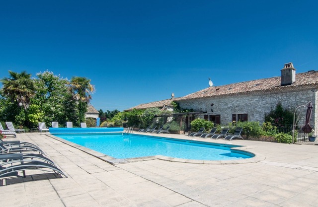 Le Nid - Fantastic Studio Gite with pool in 30+ acres nr Bergerac