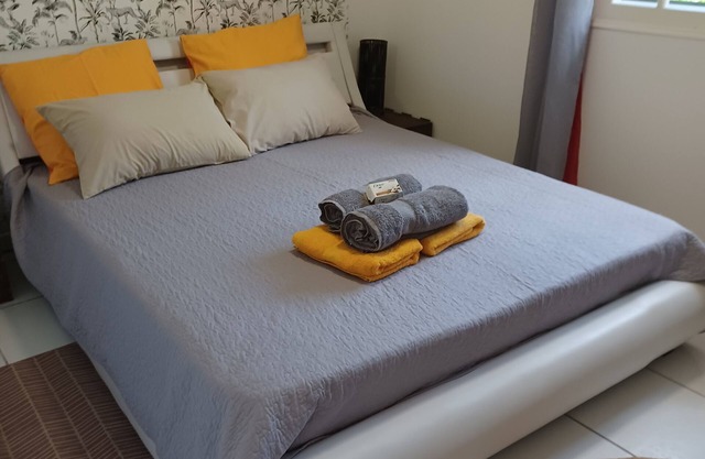 Le P'tit Appart D'anne, un Moment de Détente Dans un Jardin Arboré