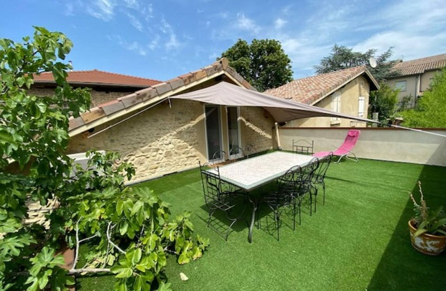 Le Préau : Charmante Maison au Bord de Lisère