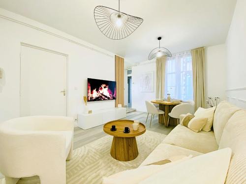Le Subtil - By BEST KEYS - Élégance & Confort - 2 chambres séparées - Lit Queen Size - Smart TV Netflix - Entre Gare & Centre Ville - À 1H de Paris - WiFi Fibre - Check-in Autonome