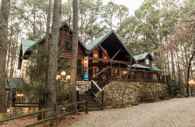 Leaping Lizard Lodge | Sleeps 16 | 4 Beds | 3.5 Baths