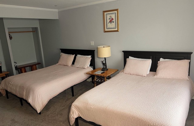 Ledgerock at Whiteface - Deluxe Double Room