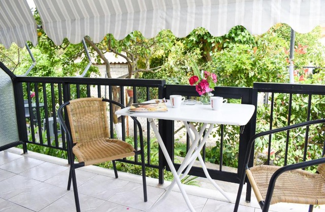 Lemon studio with garden close to the beach