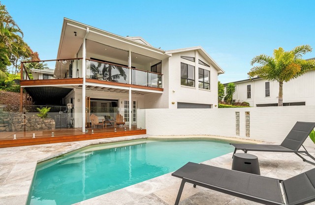 Lennox Hills - Poolside