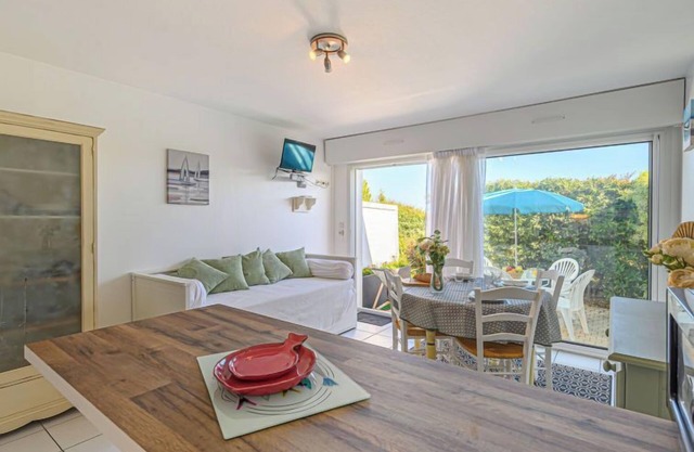 Les Eiders by Interhome