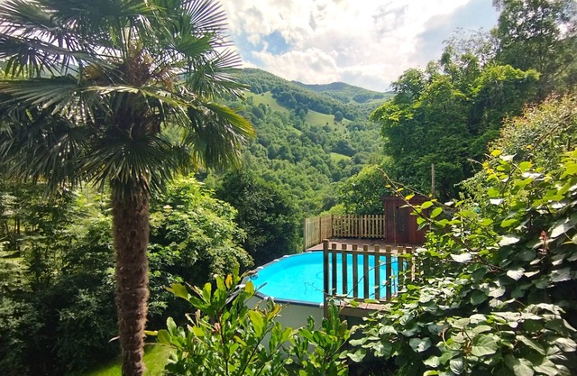 Les Granges de Blans, comfortable gîte with jacuzzi in the mountains