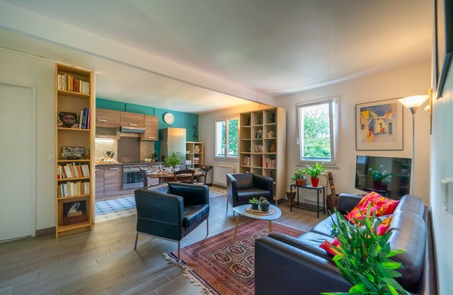 Les Volets Bleus - Three Bedroom Apartment, Sleeps 6