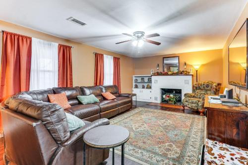Less Than 1 Mi to Main St Berryville Spacious Family Home