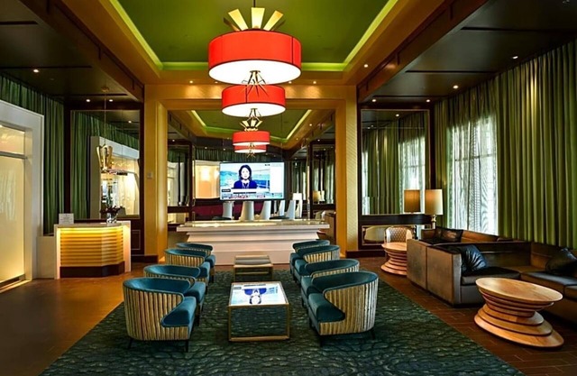 Less than a 5-minute walk from Elvis Presley's Graceland Mansion .