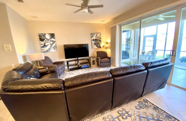 Lexington Country Club Villa, 3 bedroom 2 bath, extended lanai with water view