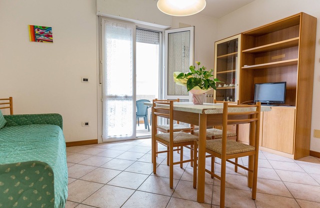 Lido degli Estensi, Holiday Apartments on the beach with sea views