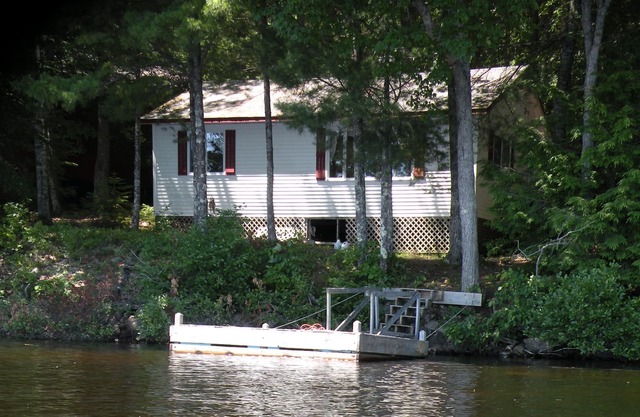 Life is Better at the Lake! Lake Pemaquid Lakefront Cottage