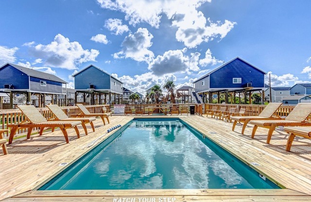 Life's A Beach - a 2 bedroom plus a loft, 2 bath home that sleeps 8.