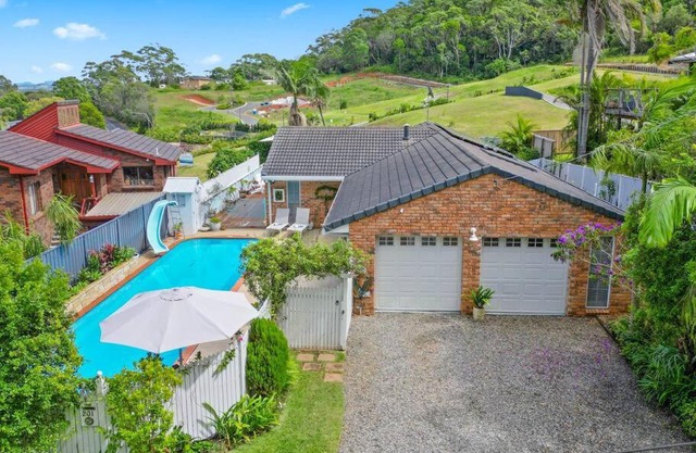 Lighthouse Vaccay - family beach house with pool