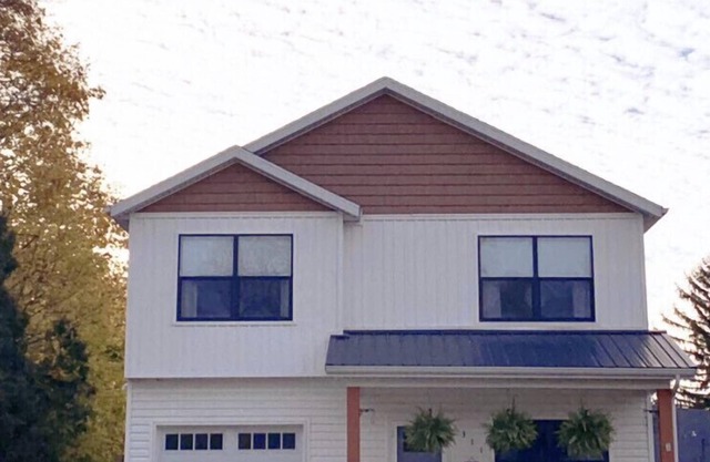 Like New Home Close to Lima in Quiet Suburb Great Location