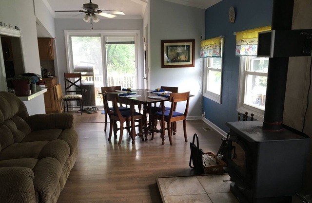 Like visiting Grandma! 2 Bedroom Home near Kansas City stadiums.