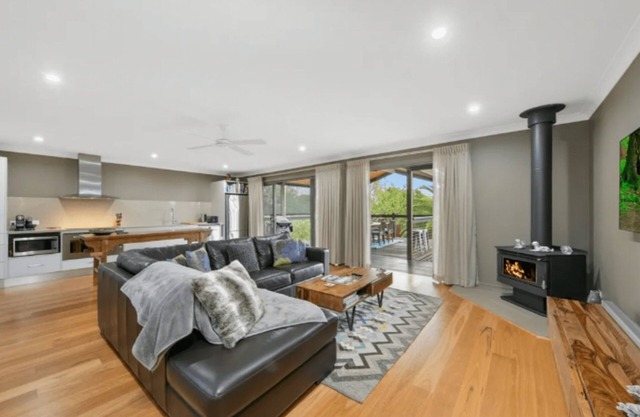 Lilies Luxury Pool Retreat Lakeside on Lovedale 5 star