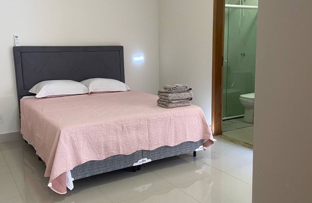 Lilly Queen I, 1-Private bedroom with WiFi near to the Airport in Londrina