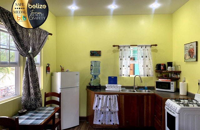 Lily Pad II - Brand New Studio Style Cottage - Safe Quiet Area