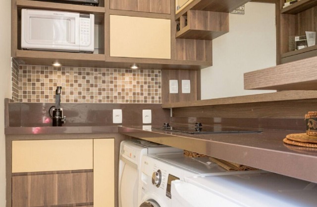Lima e Silva · Beautiful AP C/garage CID. LOW Prox UFRGS Sta House