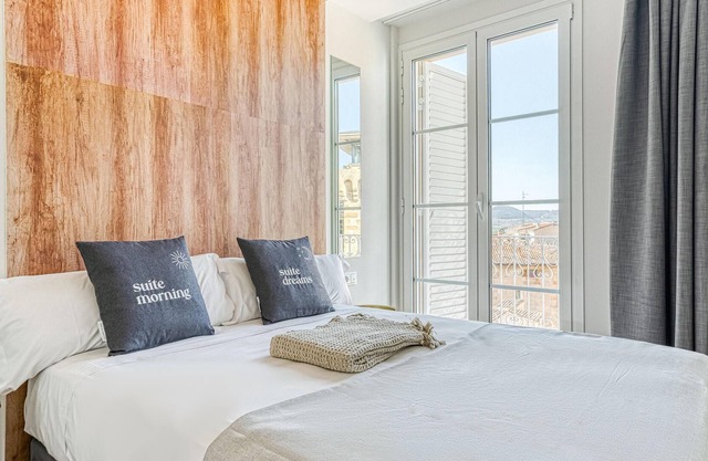 limehome Haro | Two-Bedroom Apartment with Balcony