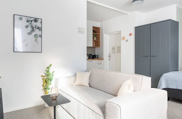 limehome Linz Friedrichst | Single Suite M seating