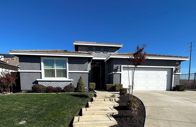 Lincoln Great Home w/Beautiful Pool+ Hot Tub - Welcome! Enjoy your stay!