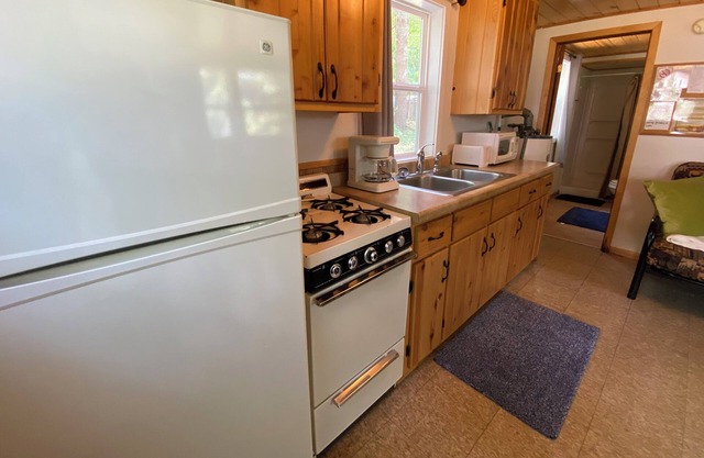 Lincolnwood Resort Cabin 6