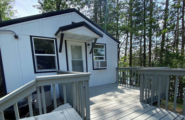 Lincolnwood Resort Cabin 1