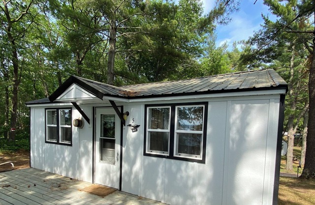 Lincolnwood Resort Cabin 5