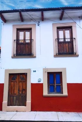 Linda casa azul ubicada en el corazón de Pátzcuaro
